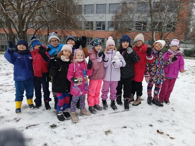 A je to tady, první sníh rozdává radost našim dětem